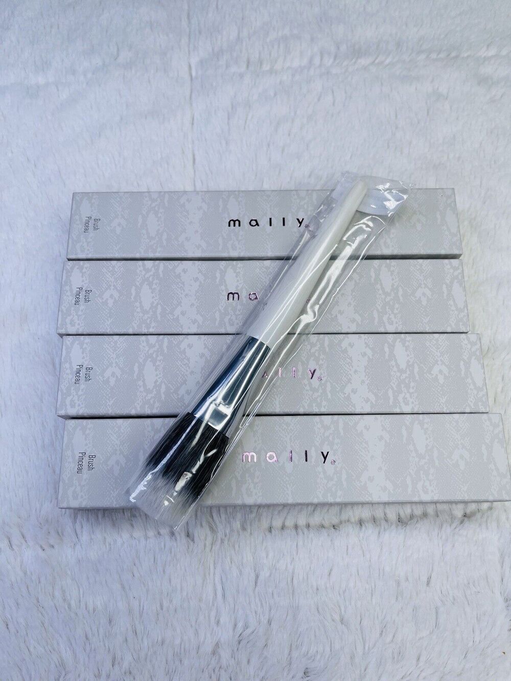 Mally Brush Pinceau Full Size Foundation Powder Brush White/Silver 7in Lot Of 4